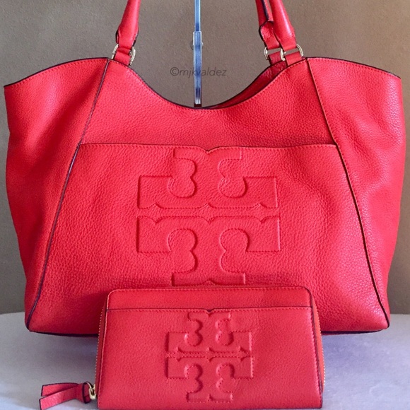Tory Burch Handbags - Large Bombe T Set
